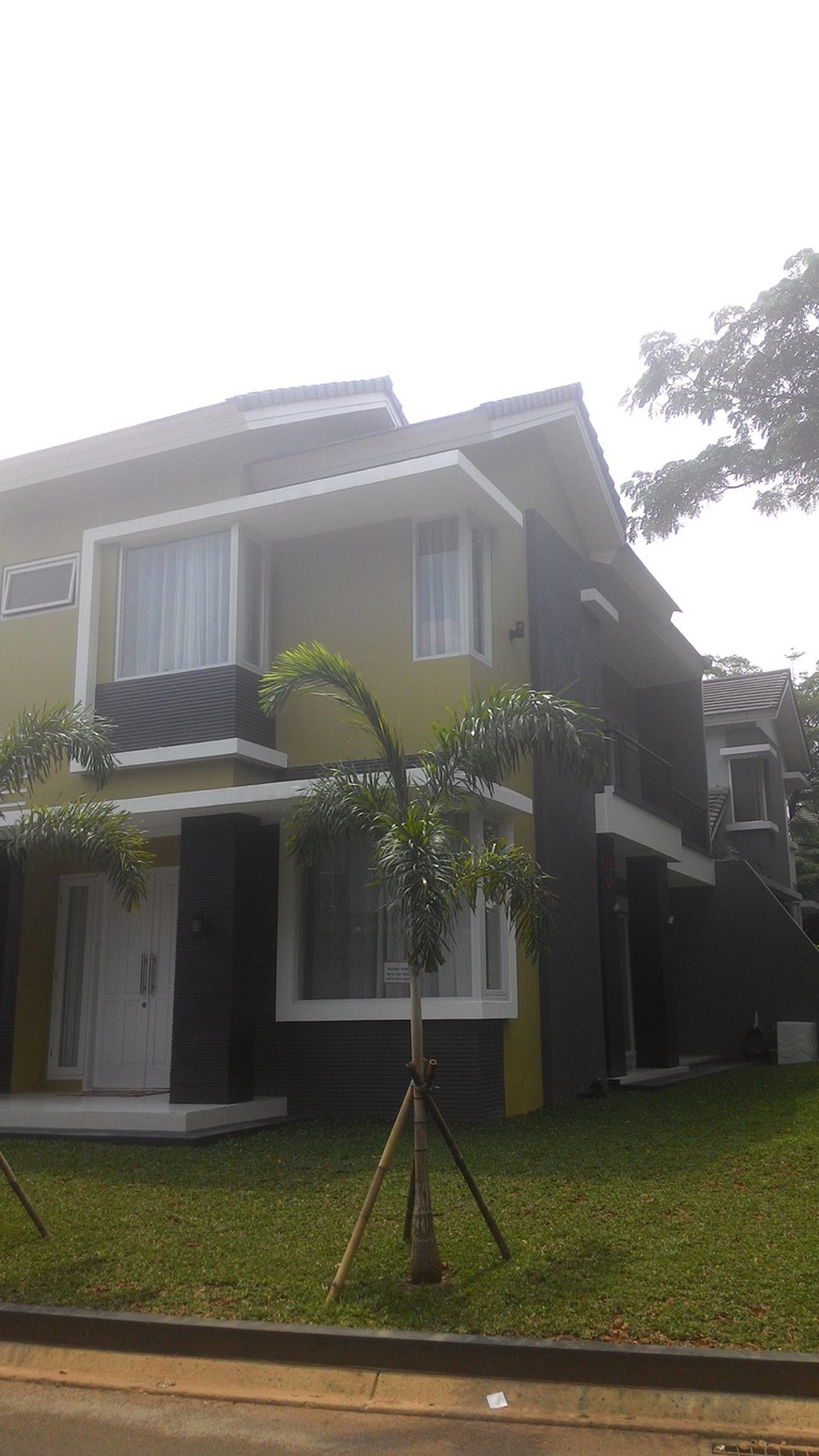 RUMAH 2 LANTAI VIEW TAMAN SIAP HUNI DI CLUSTER NEO CATALONIA, NUSA LOKA