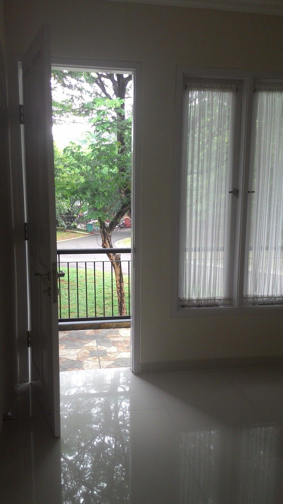 RUMAH 2 LANTAI VIEW TAMAN SIAP HUNI DI CLUSTER NEO CATALONIA, NUSA LOKA