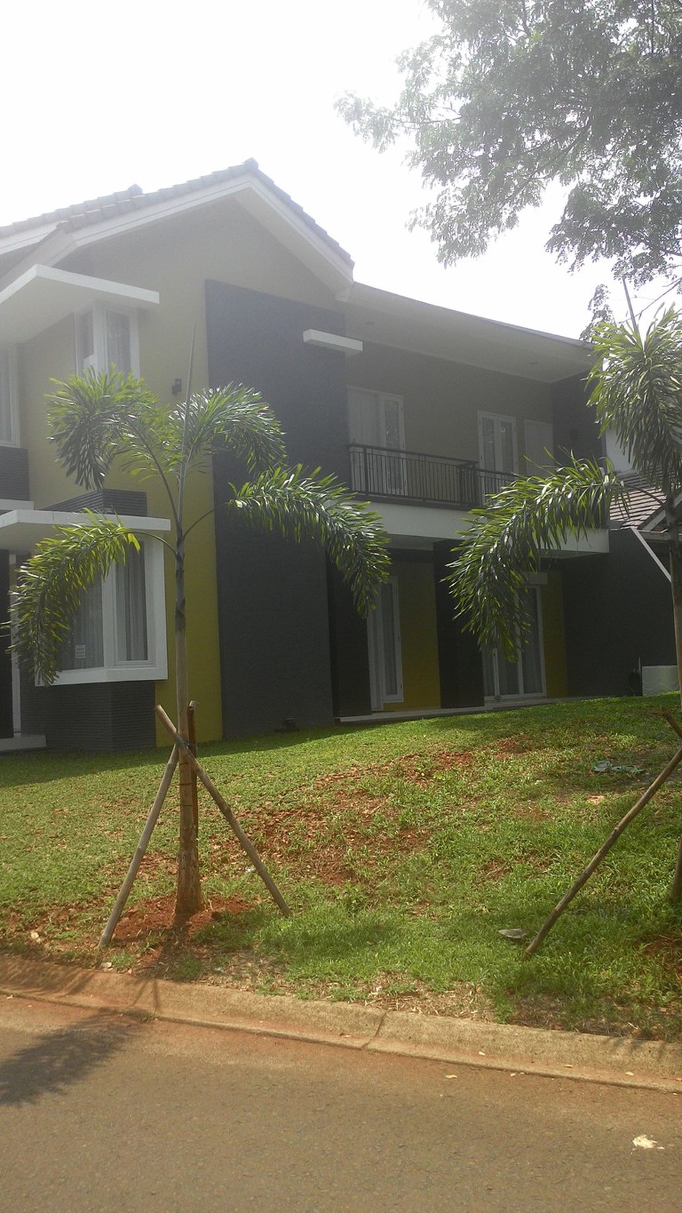 RUMAH 2 LANTAI VIEW TAMAN SIAP HUNI DI CLUSTER NEO CATALONIA, NUSA LOKA