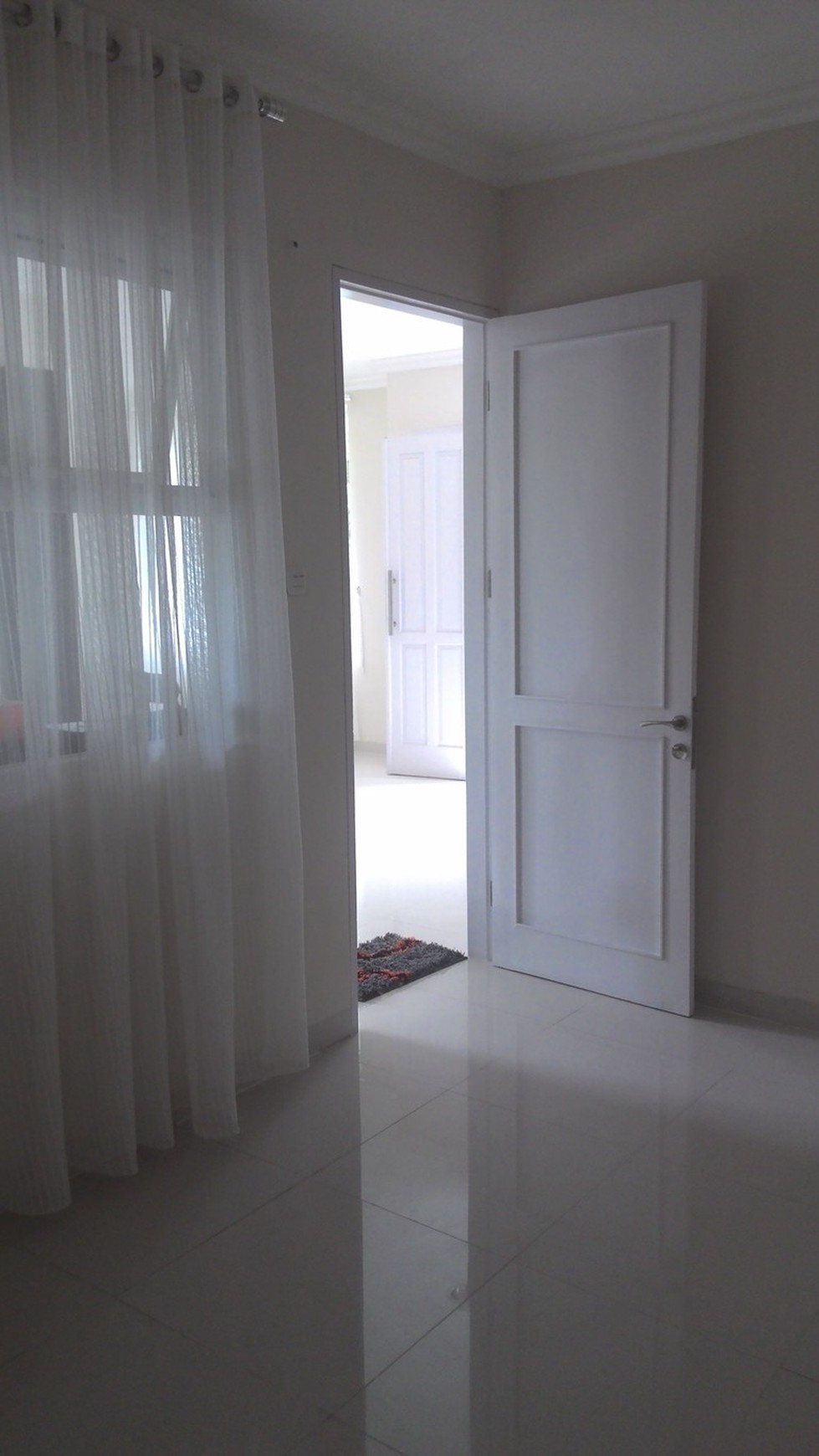 RUMAH 2 LANTAI VIEW TAMAN SIAP HUNI DI CLUSTER NEO CATALONIA, NUSA LOKA