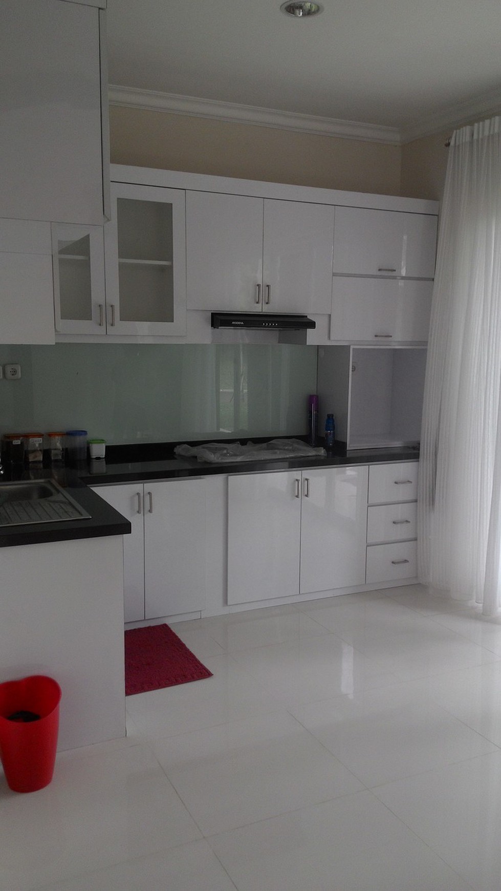 RUMAH 2 LANTAI VIEW TAMAN SIAP HUNI DI CLUSTER NEO CATALONIA, NUSA LOKA