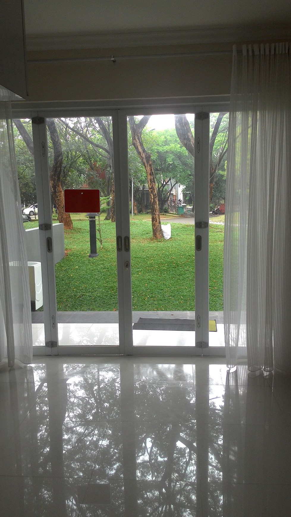 RUMAH 2 LANTAI VIEW TAMAN SIAP HUNI DI CLUSTER NEO CATALONIA, NUSA LOKA