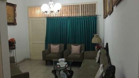 Rumah lama pinggir jalan raya cocok untuk usaha