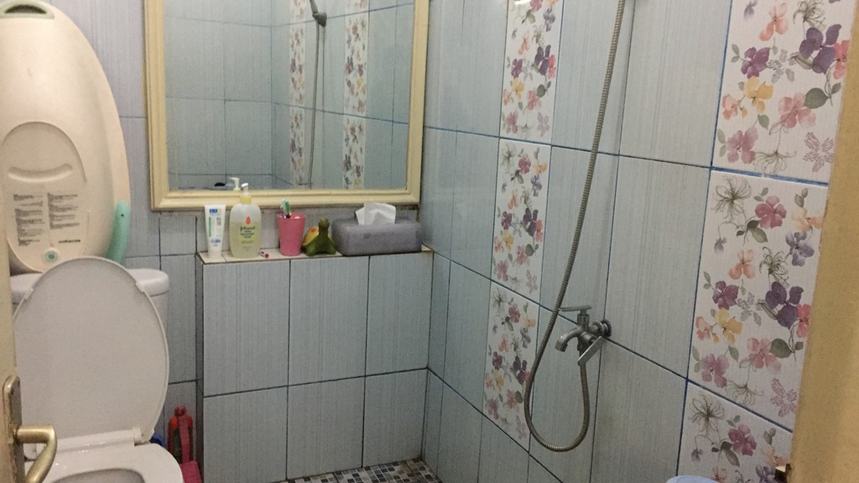 Rumah lama pinggir jalan raya cocok untuk usaha