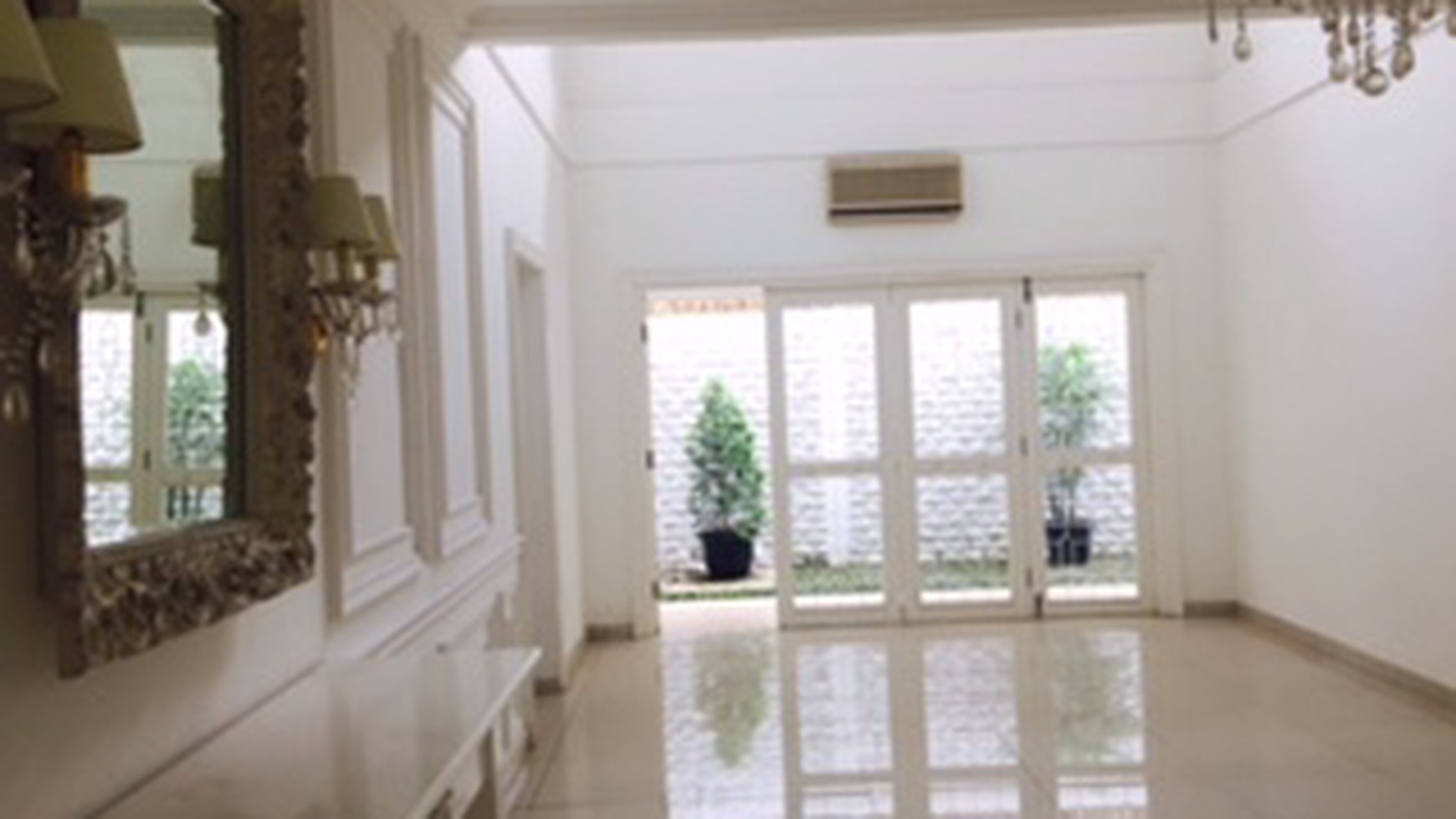 Elang House (Bintaro Sektor 9) near BIS with swimming pool #EU