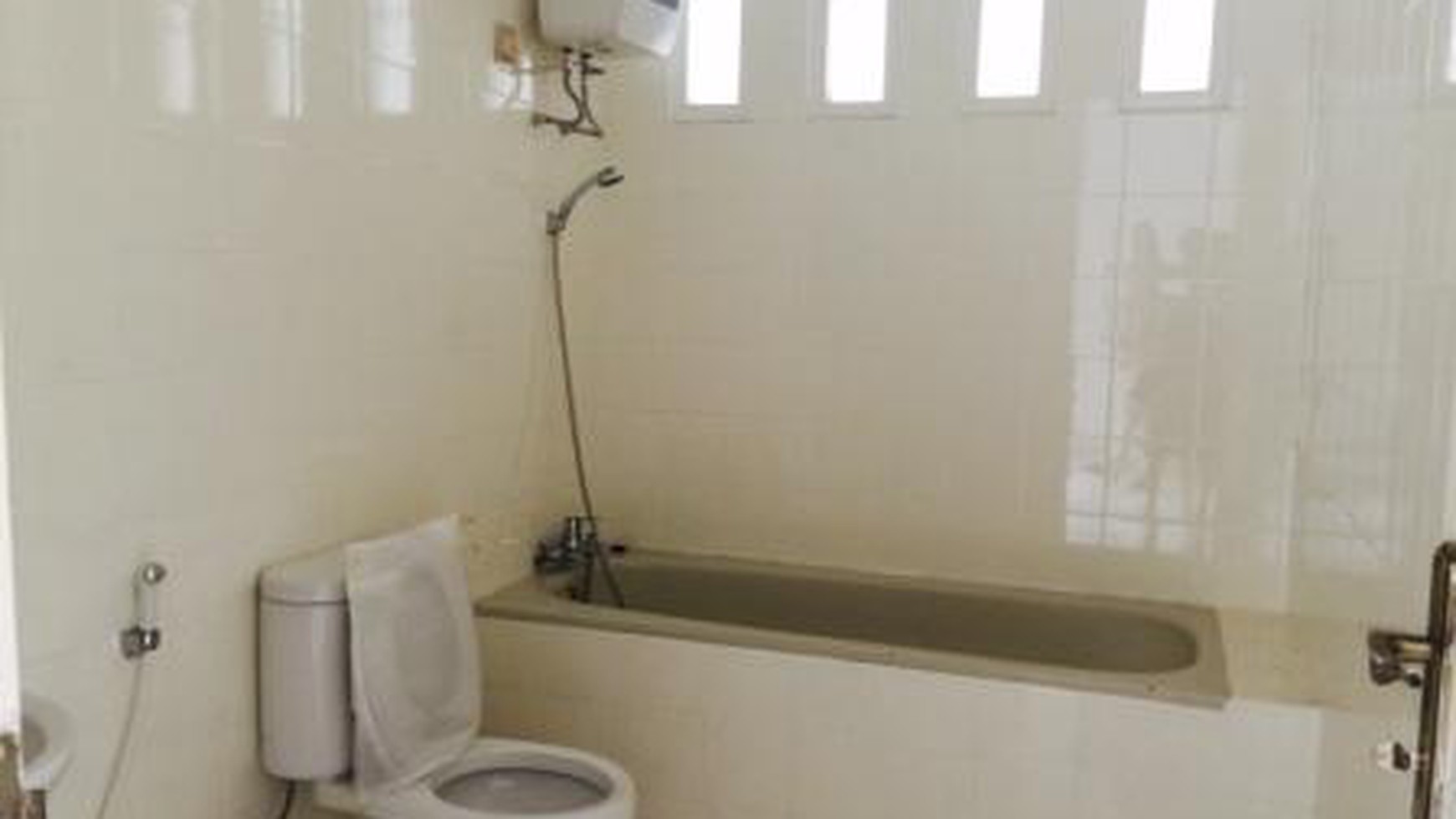 Elang House (Bintaro Sektor 9) near BIS with swimming pool #EU