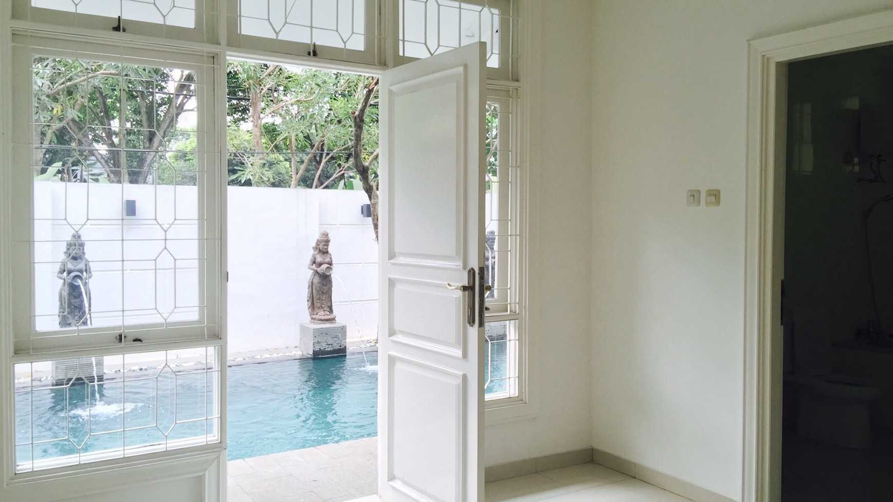 Elang House (Bintaro Sektor 9) near BIS with swimming pool #EU