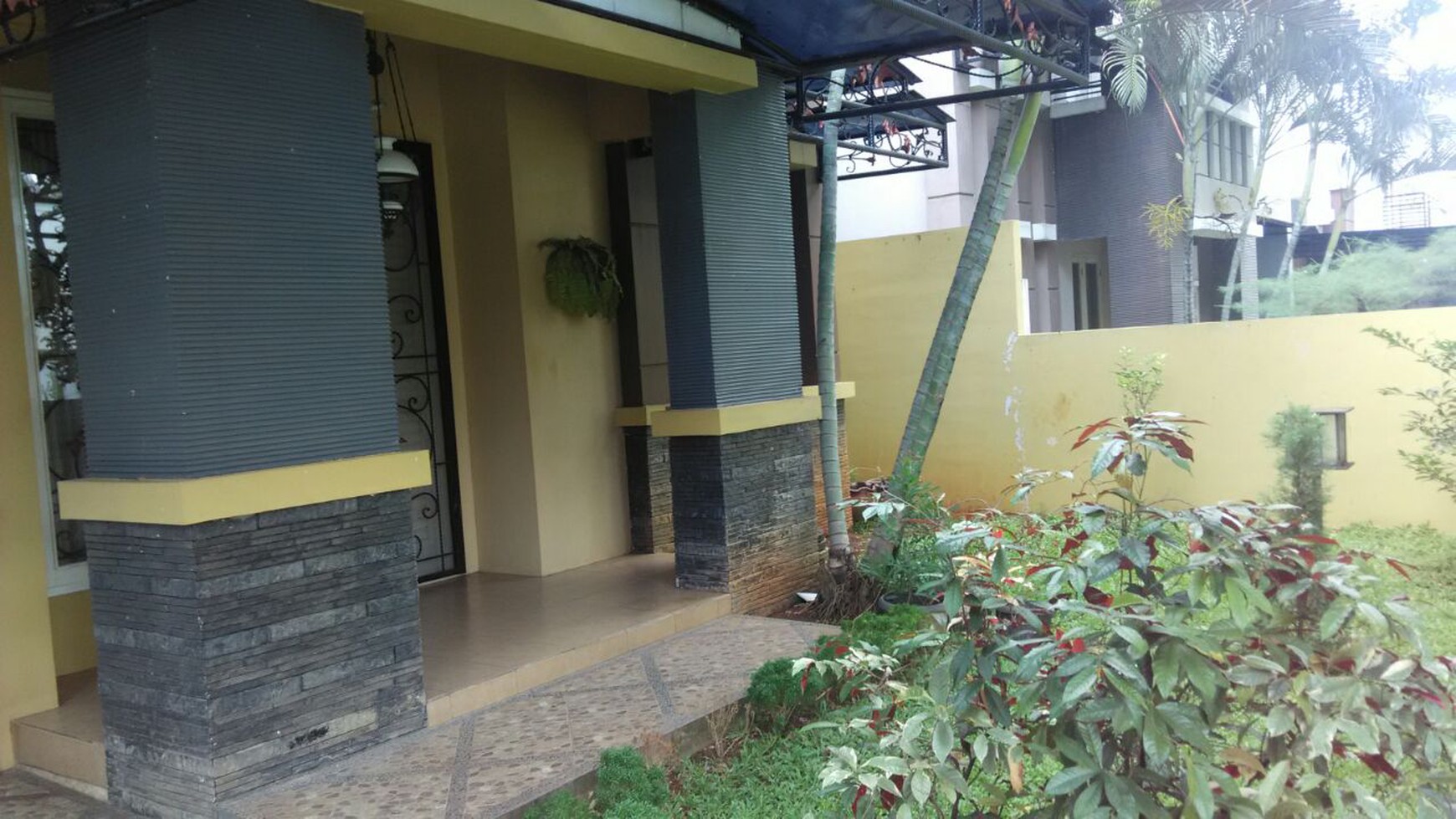 Rumah Latinos Lokasi Strategis