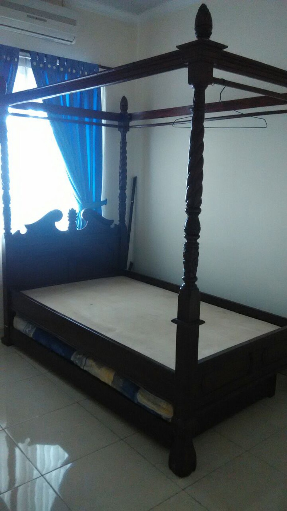 Rumah Latinos Lokasi Strategis