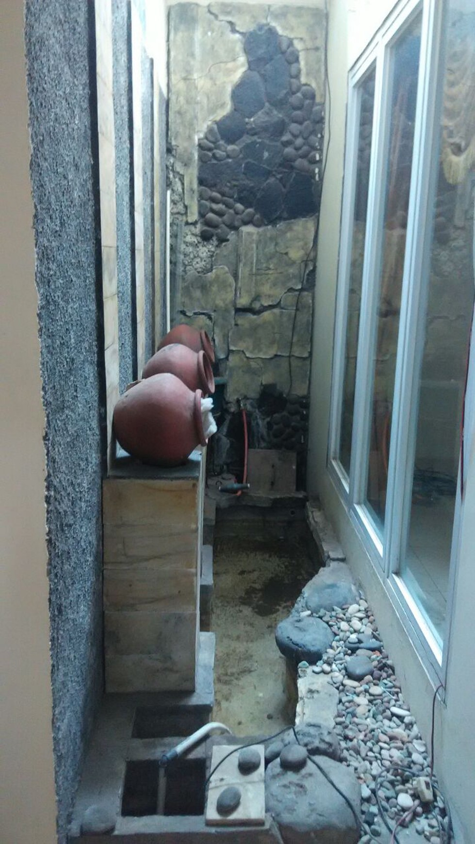 Rumah Latinos Lokasi Strategis