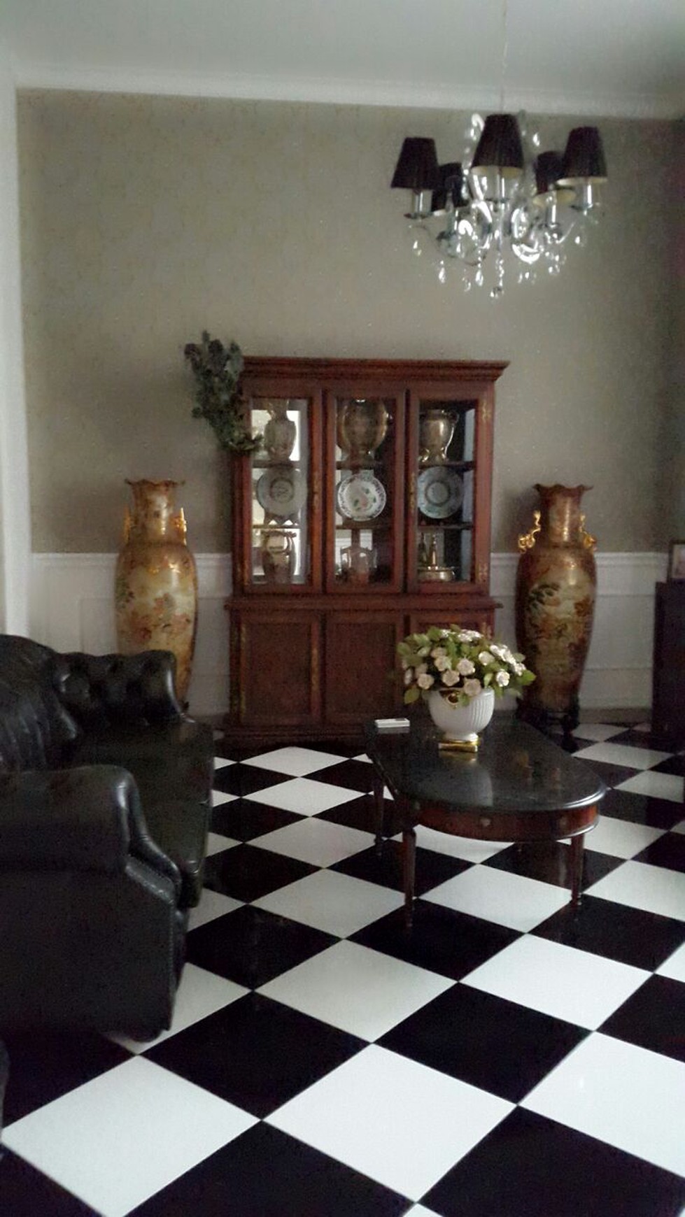 Rumah Minimalis,Mewah,semi furnish di Jakarta Barat