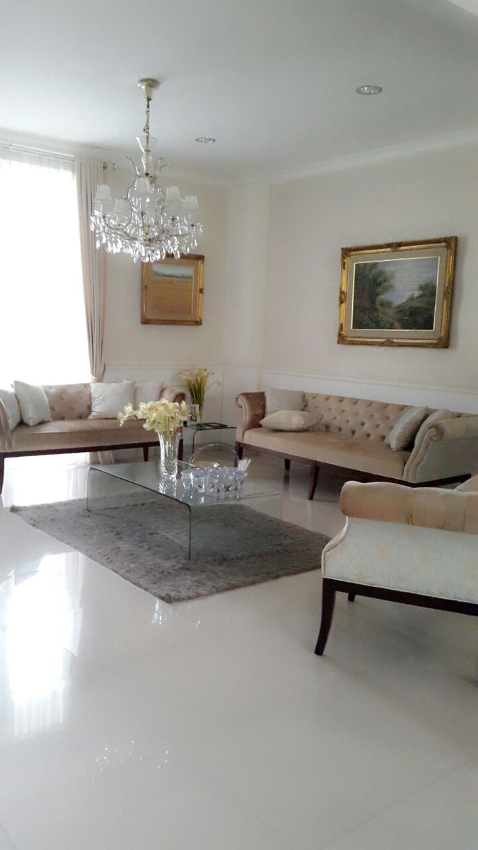 Rumah Minimalis,Mewah,semi furnish di Jakarta Barat