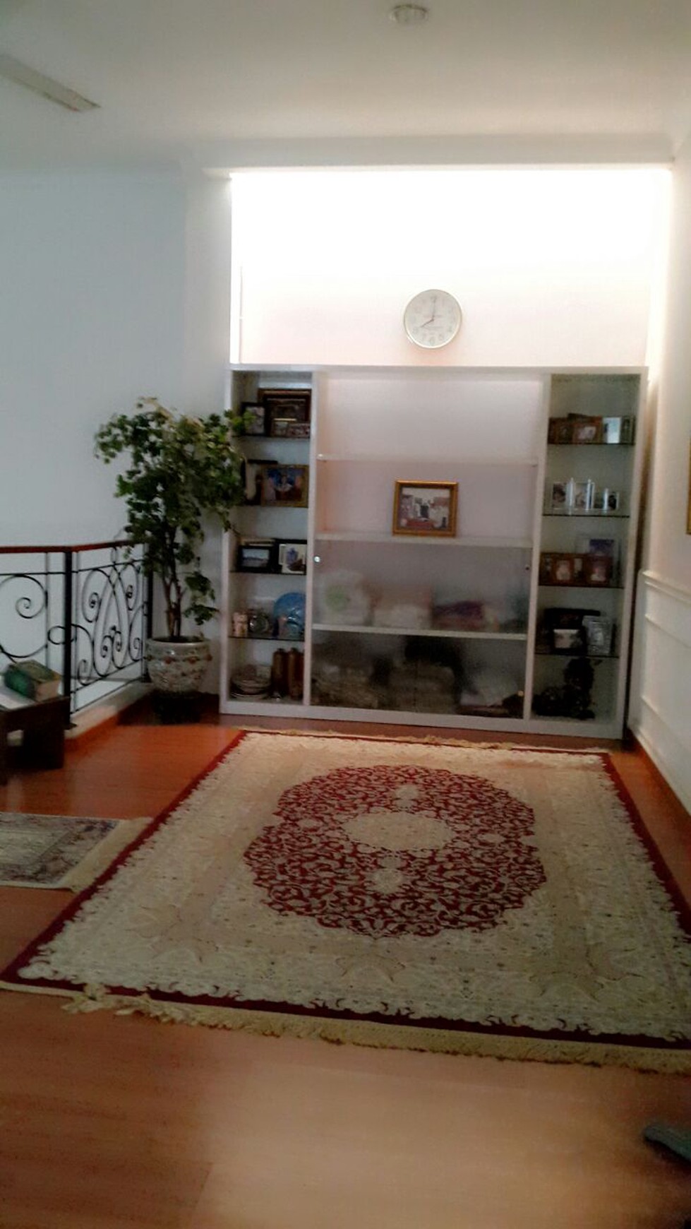 Rumah Minimalis,Mewah,semi furnish di Jakarta Barat