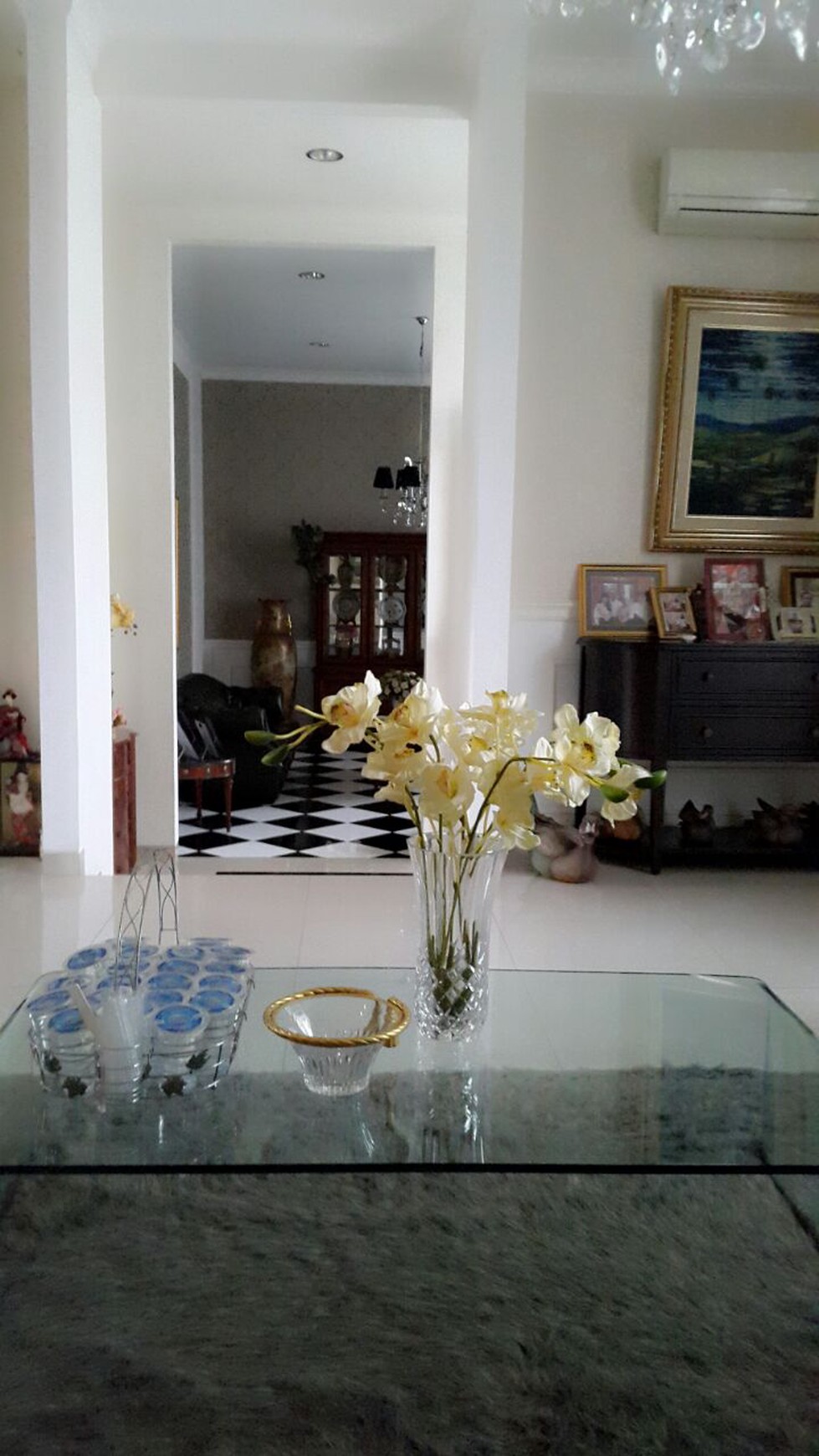 Rumah Minimalis,Mewah,semi furnish di Jakarta Barat