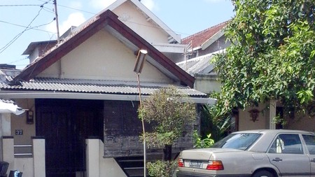 Dijual rumah tinggal di Bratang Gede...cocok juga buat usaha karena daerah rame.