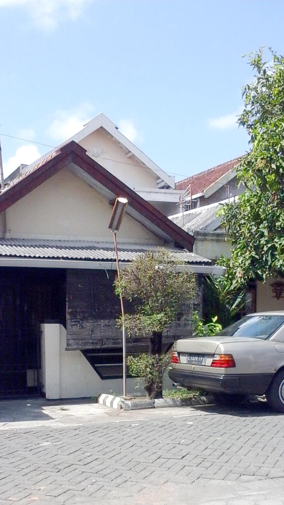 Dijual rumah tinggal di Bratang Gede...cocok juga buat usaha karena daerah rame.