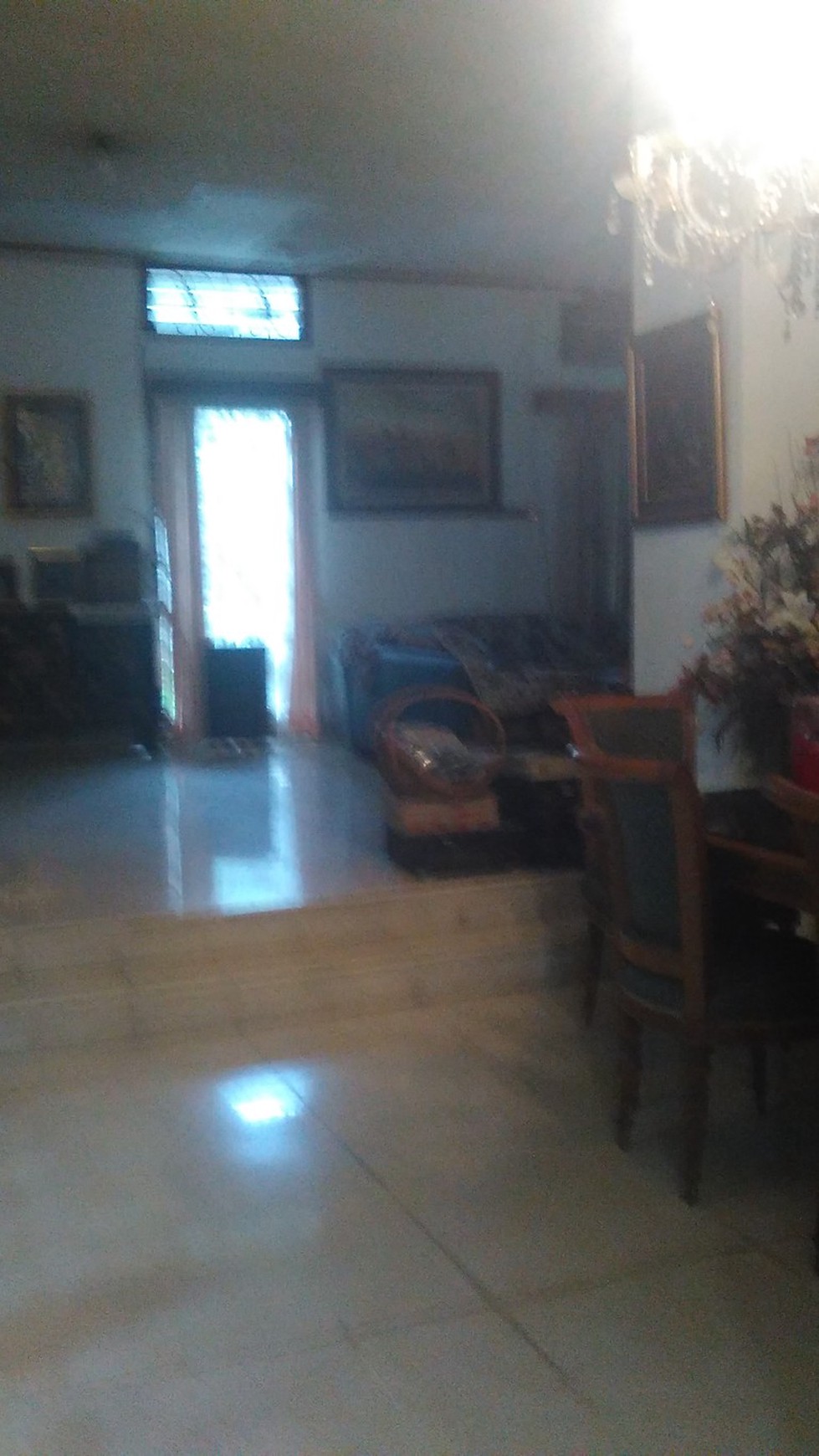 rumah dengan halaman luas