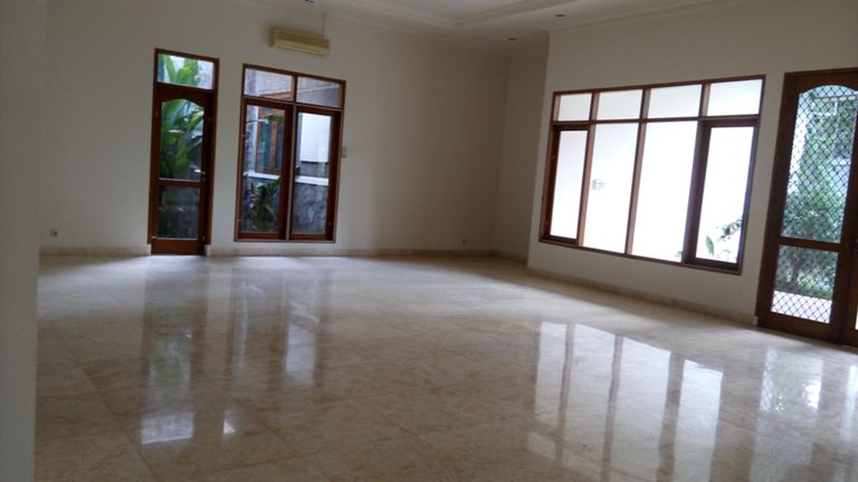 Nice House with Great Backyard in Kemang