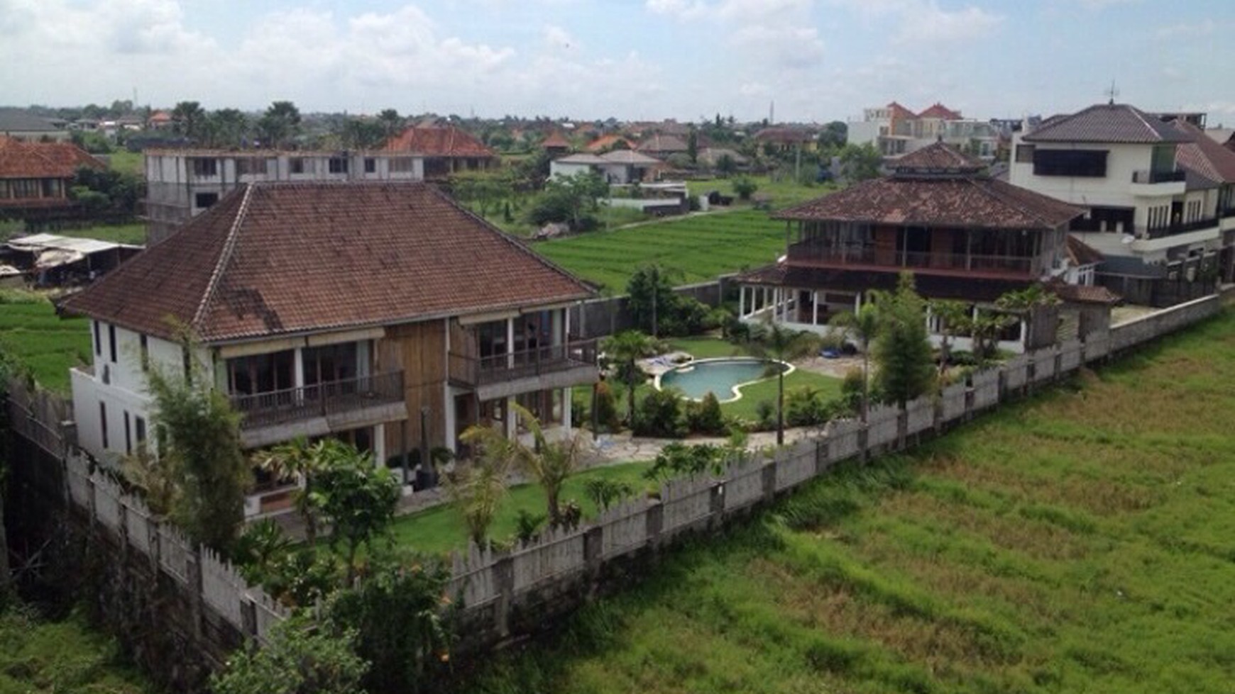 Villa With Joglo Design At Batu Bolong Canggu