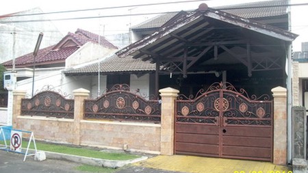 Rumah Bagus, 2 Lantai, Terawat + SIAP HUNI, Lokasi dekat Sekolah Petra & St. Carollus - D/Y -