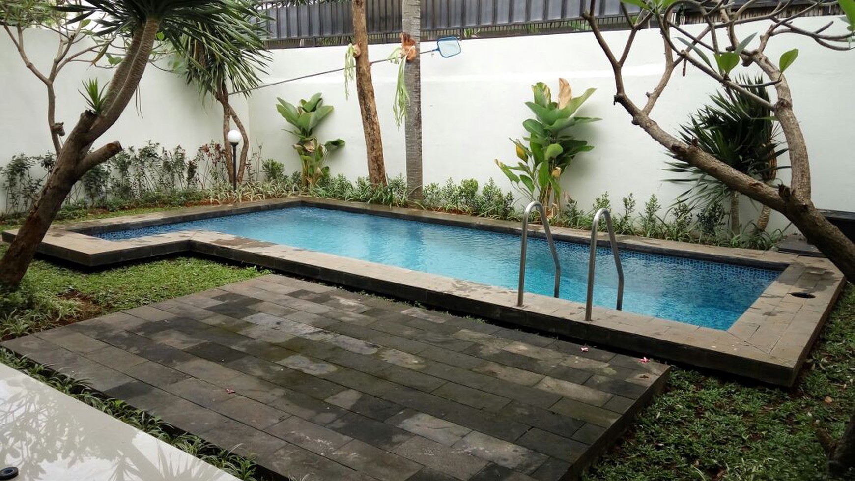 Nice Looking House With A Nice Swimming Pool