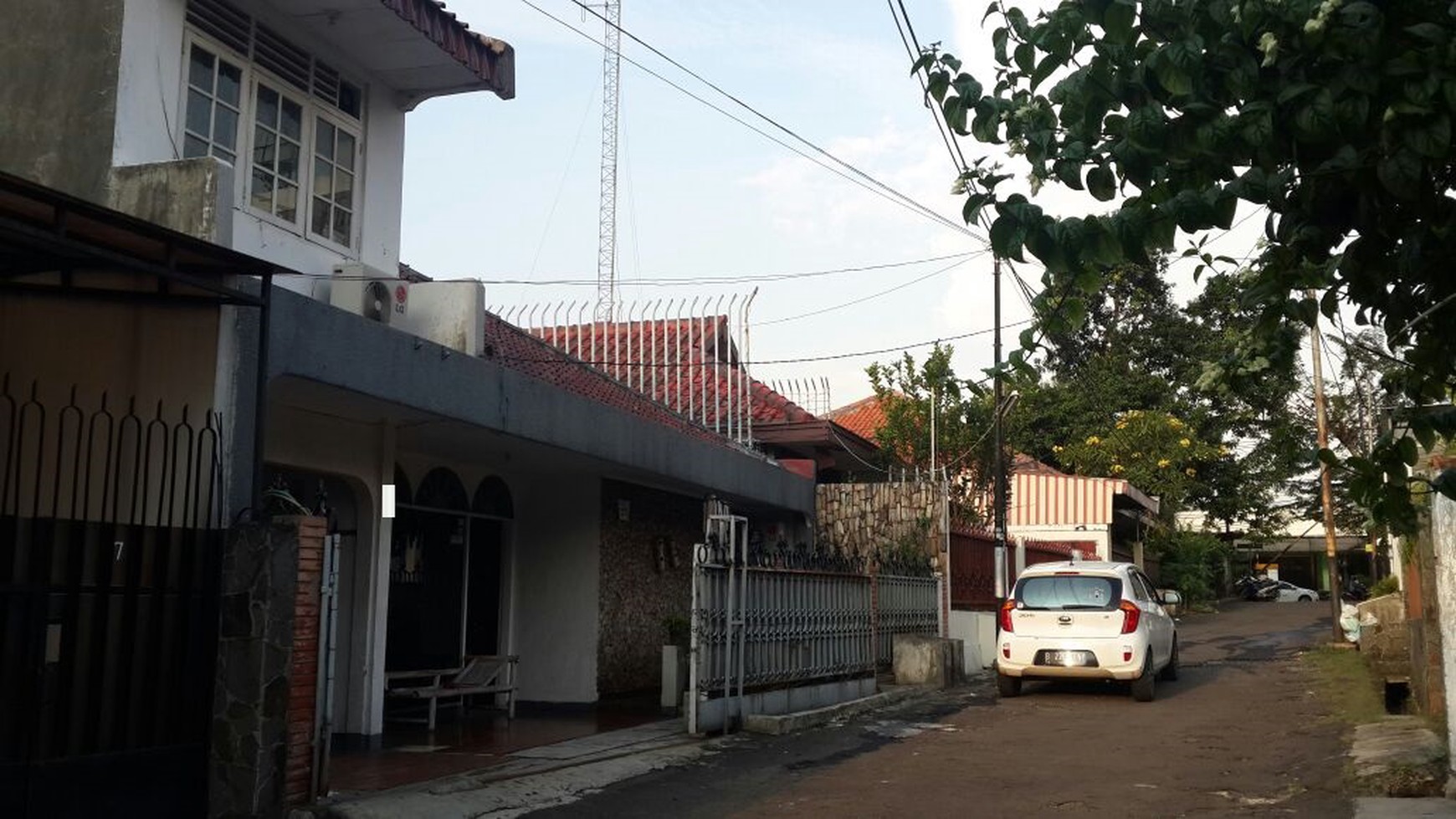 Rumah Siap Huni,strategis di Pesanggrahan Jakarta Selatan
