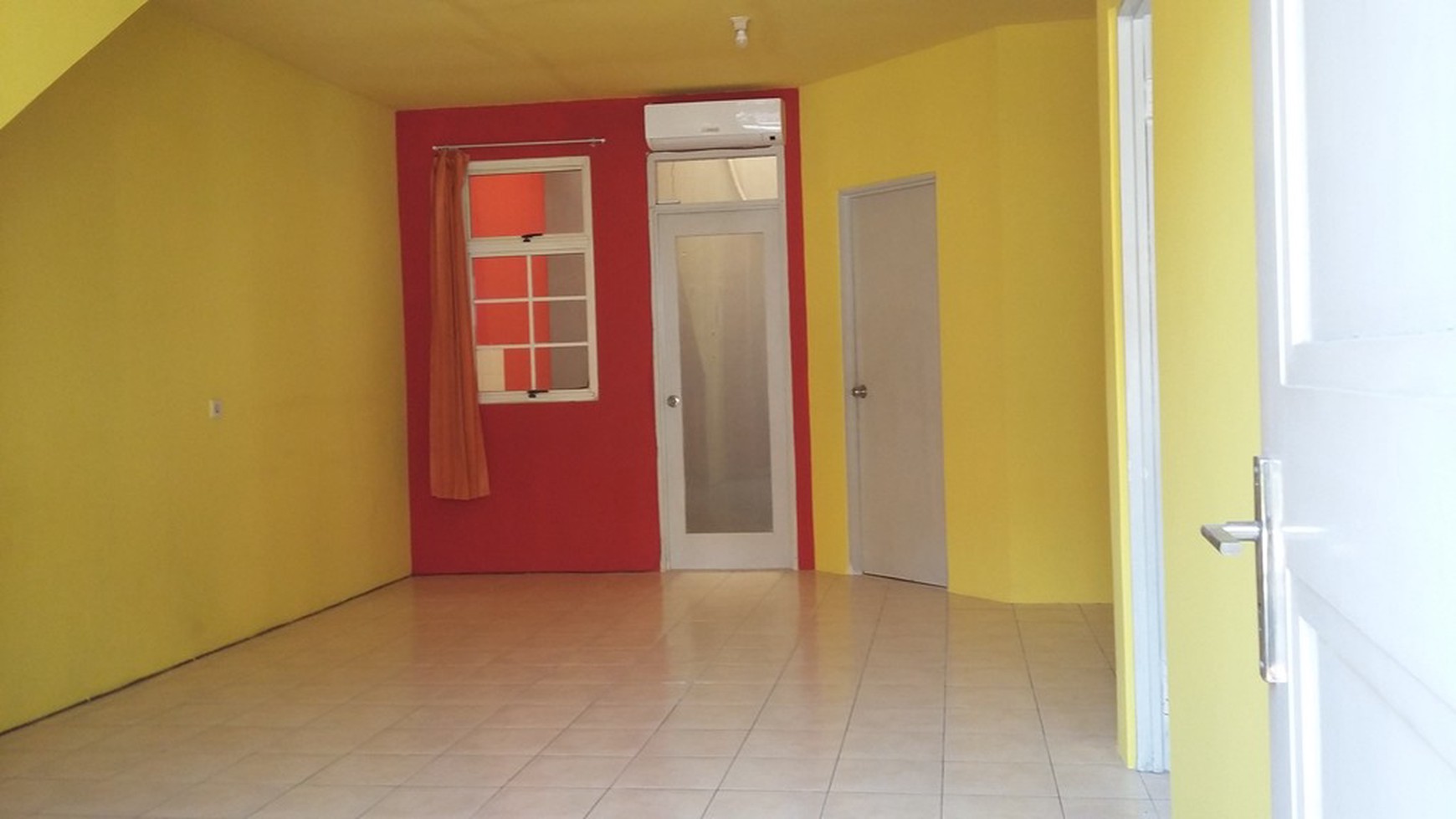 Disewakan Townhouse Lantai 1 di Taman Paris - Lippo Karawaci