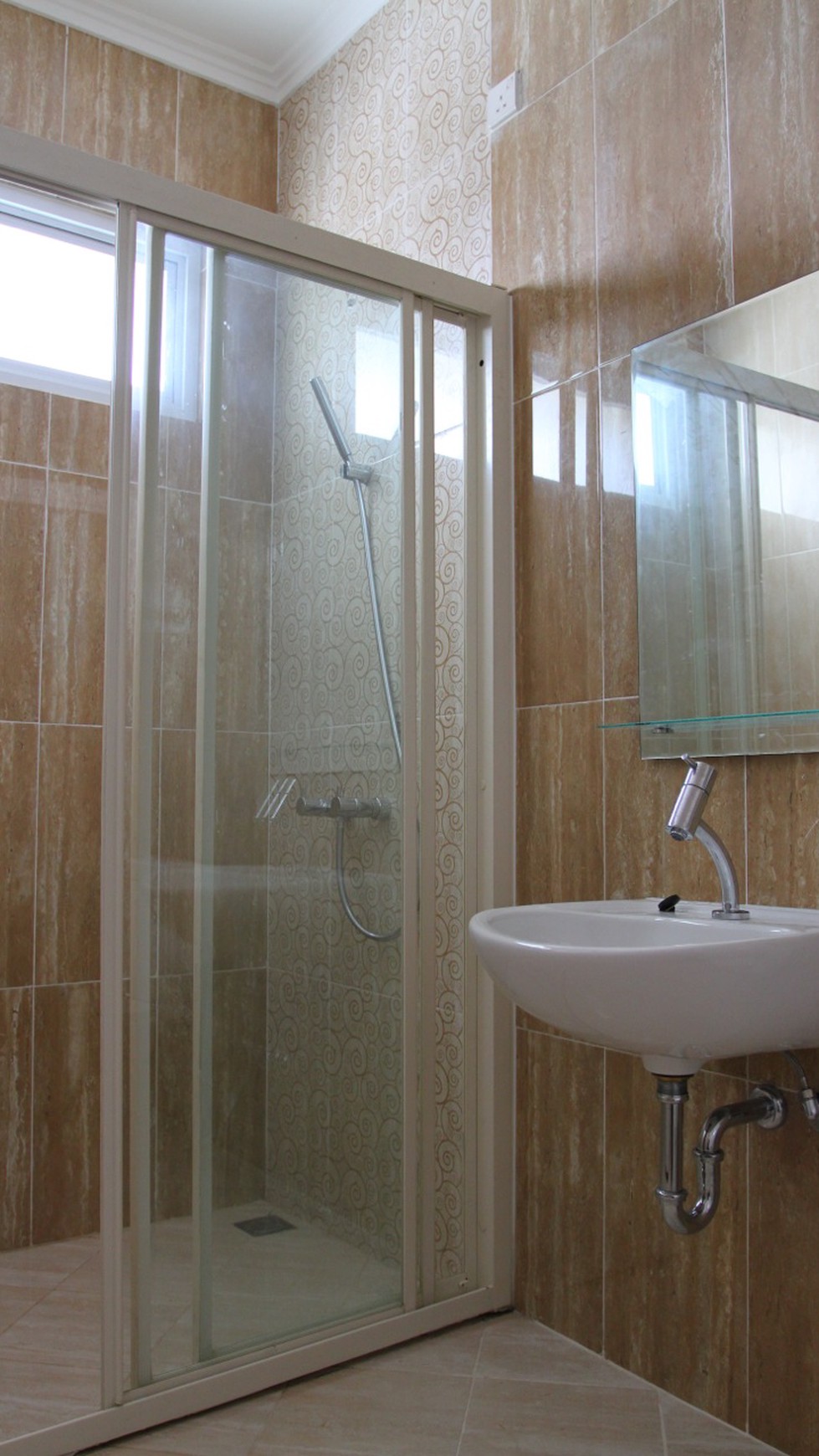 RUMAH DIJUAL GRAND WISATA BEKASI