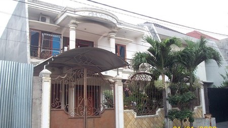 Rumah Terawat, Bangunan Mewah, 2 Lantai, Row Jalan Lebar - D/Y -