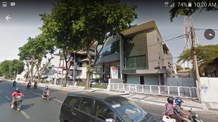 Gedung Komersial Nol Jalan, Parkir Luas.