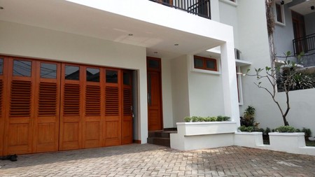 Rumah di Kemang Dalam , Baru dan Nyaman