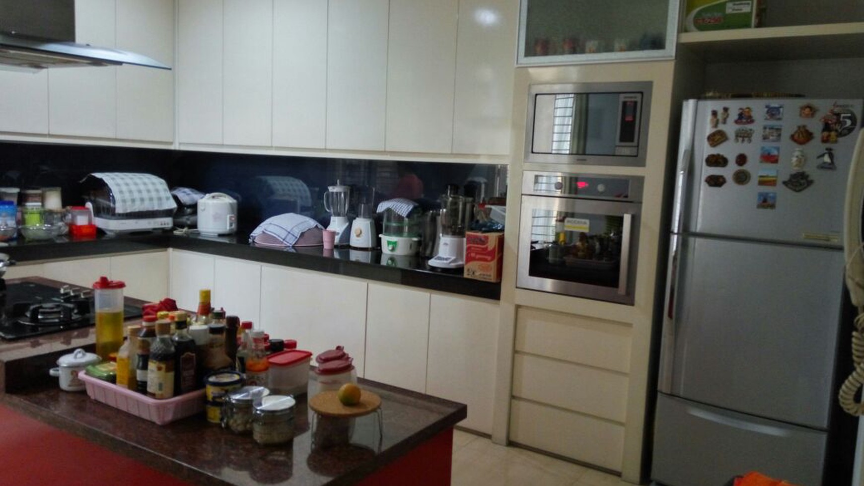 Hunian mewah 3 lantai Hoek ,Furnished, Harga nego di Danau Indah Sunter