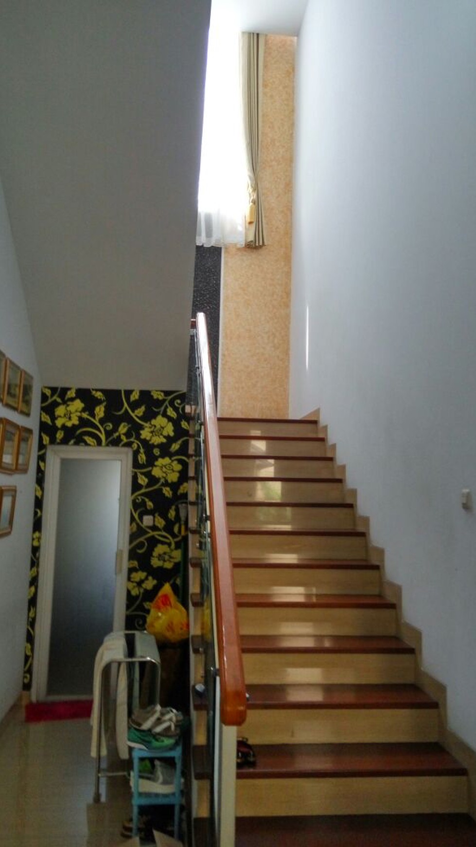 Hunian mewah 3 lantai Hoek ,Furnished, Harga nego di Danau Indah Sunter