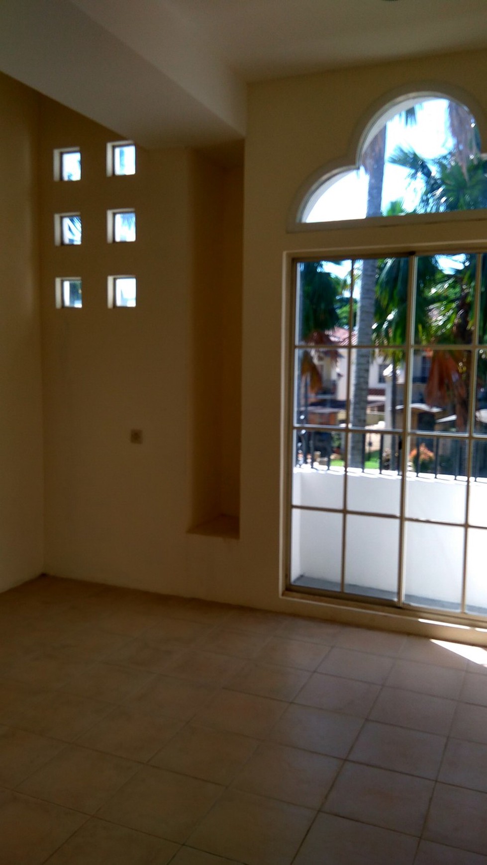 Disewakan Rumah Taman Spain - Lippo Karawaci