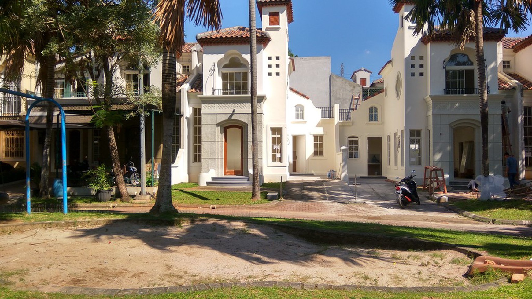 Disewakan Rumah Taman Spain - Lippo Karawaci