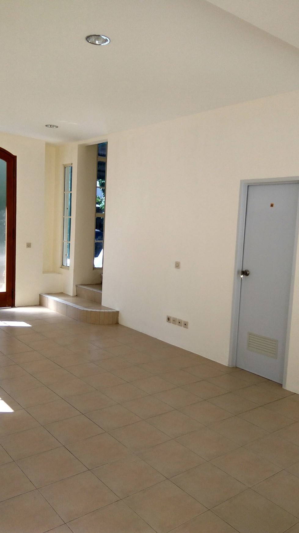 Disewakan Rumah Taman Spain - Lippo Karawaci