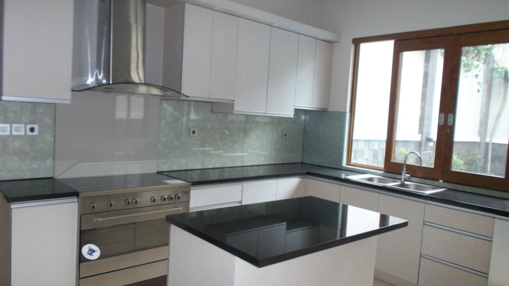 beautiful house in the prime area of Kemang