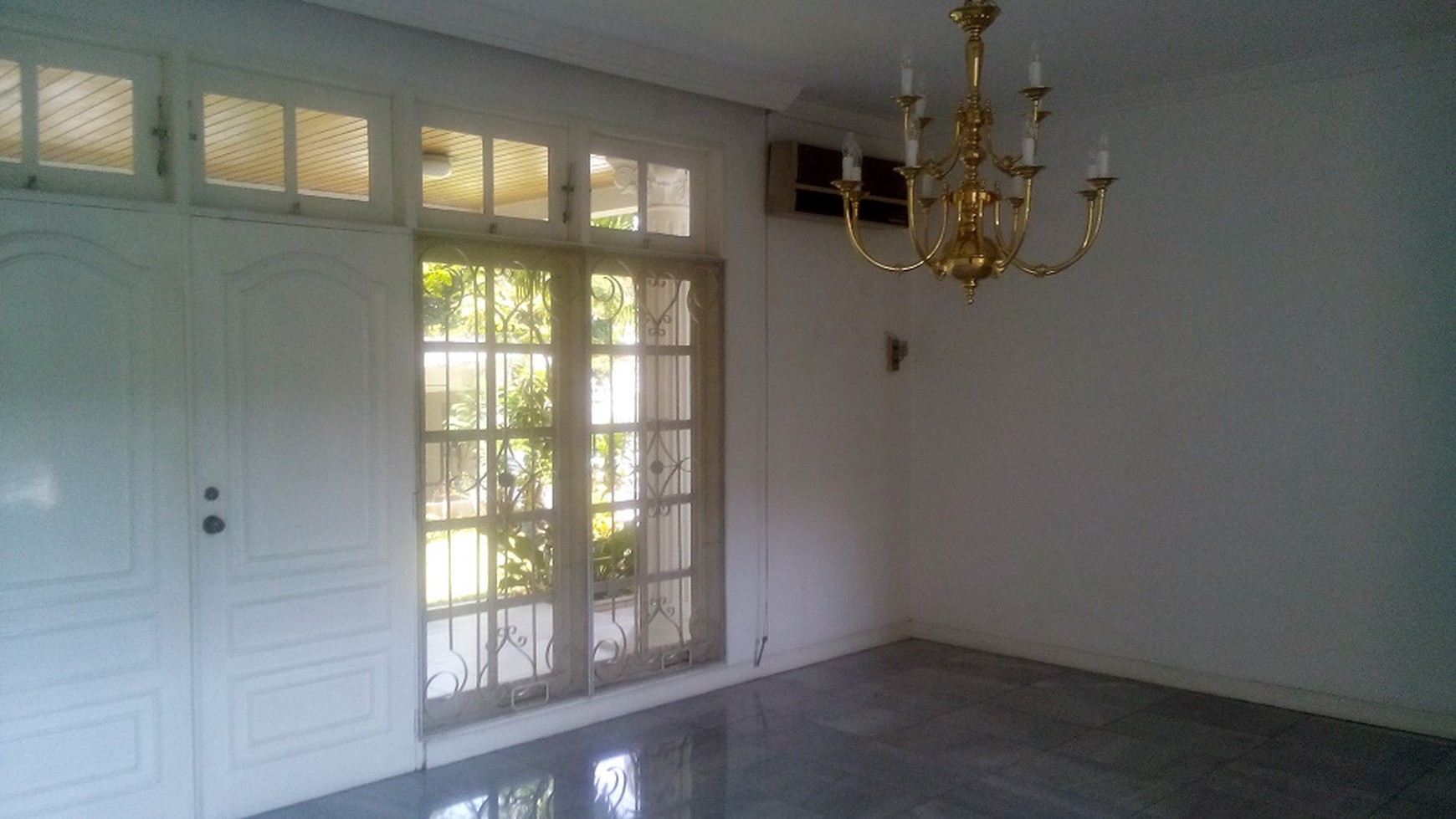 Bright and Nice house in Kebayoran Baru