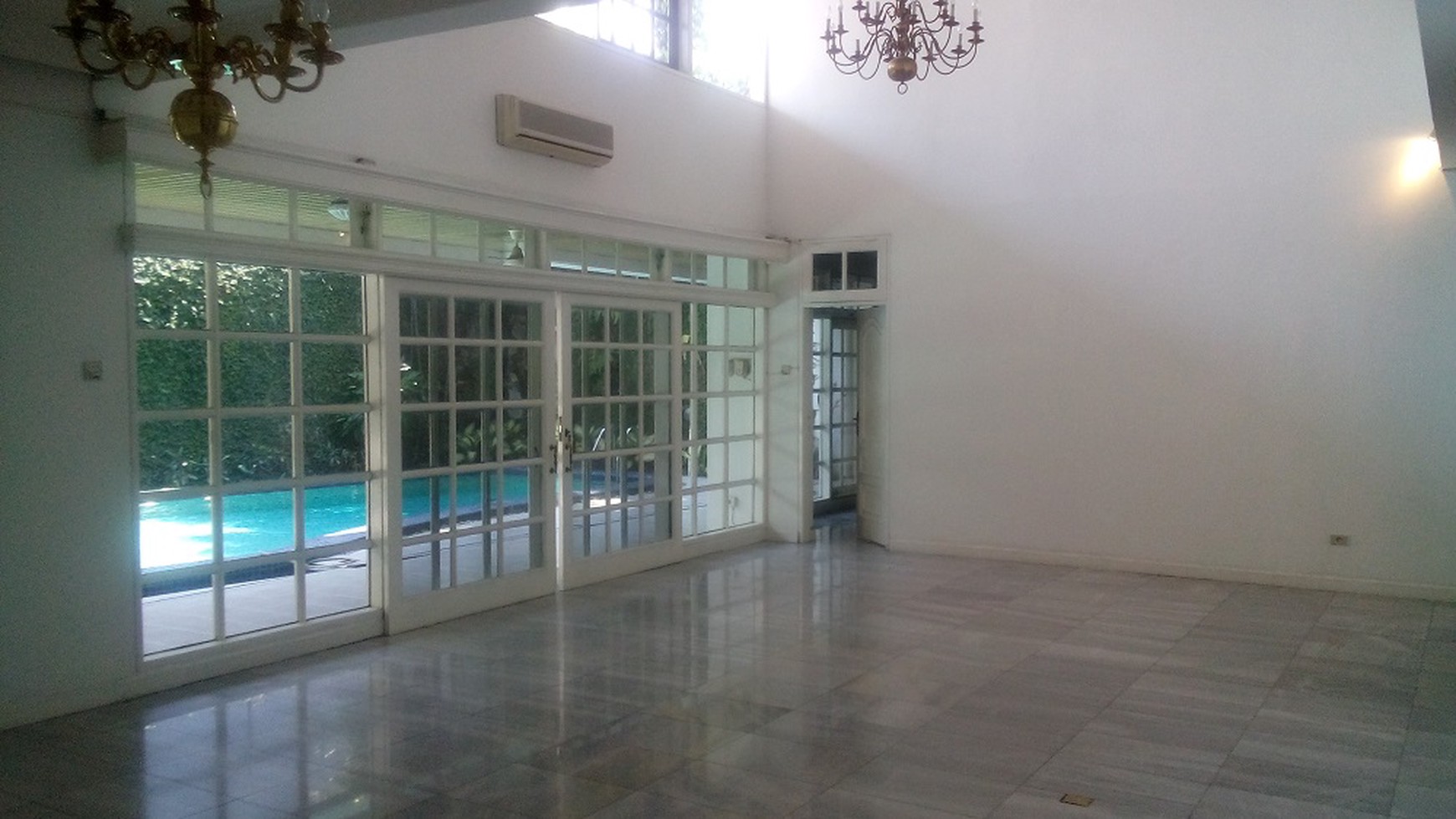 Bright and Nice house in Kebayoran Baru