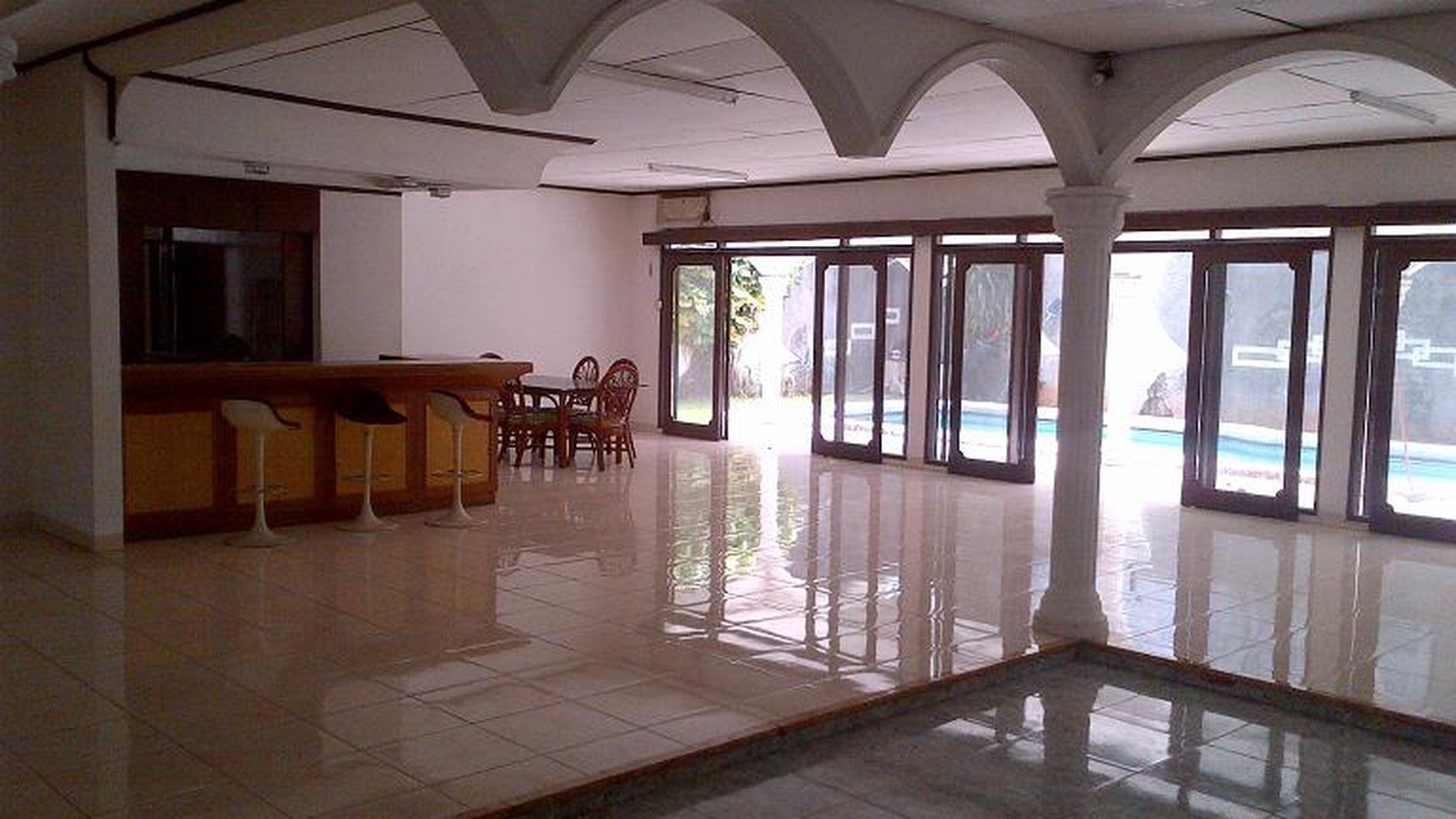 Big Garden and Classic Modern House at Kemang