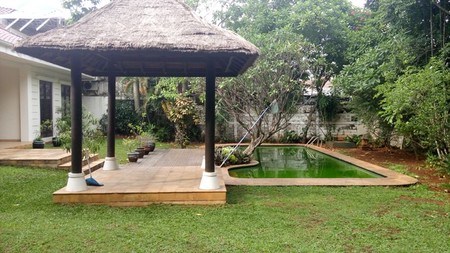 Beautiful house in Kemang with huge Backyard