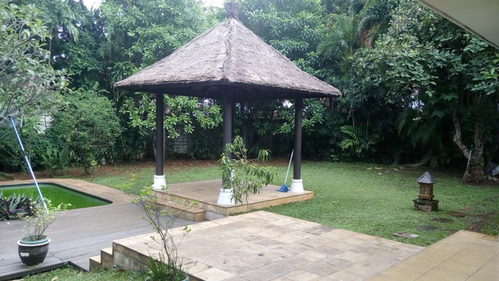 Beautiful house in Kemang with huge Backyard