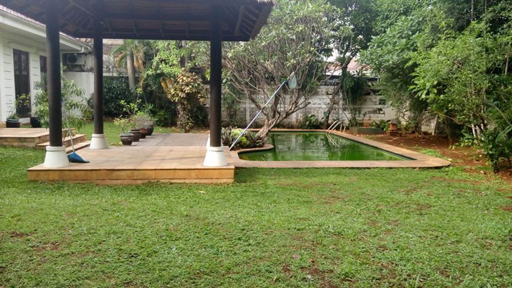 Beautiful house in Kemang with huge Backyard