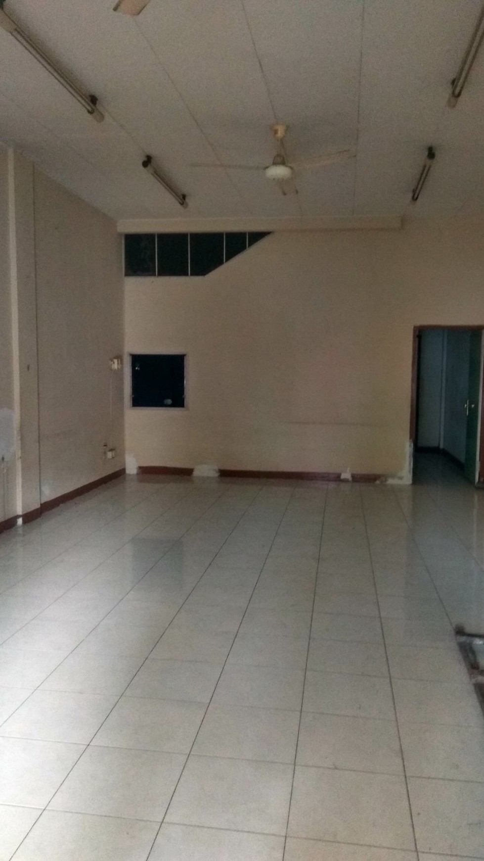 Disewakan Ruko 3 Lantai Jl. Kelapa Gading Selatan - Gading Serpong