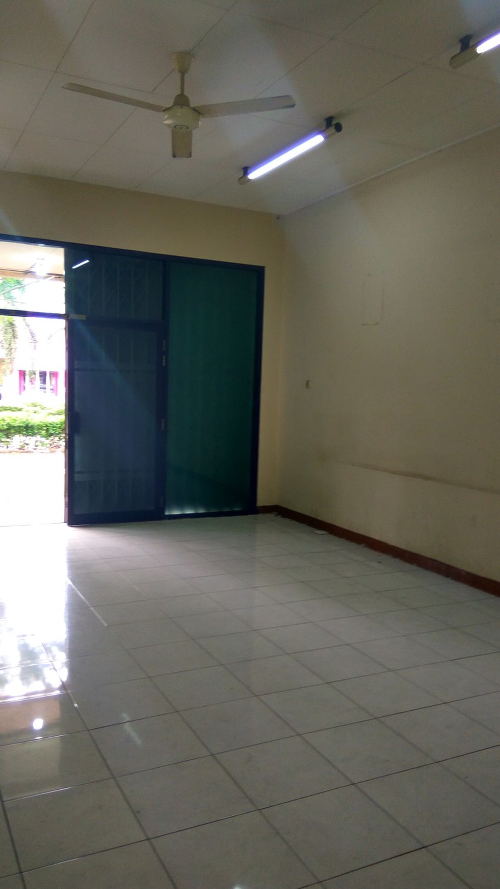 Disewakan Ruko 3 Lantai Jl. Kelapa Gading Selatan - Gading Serpong