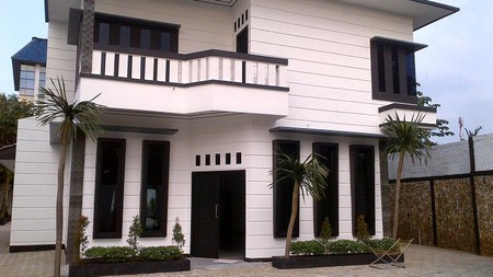 Big Yard House for Office in Kemang
