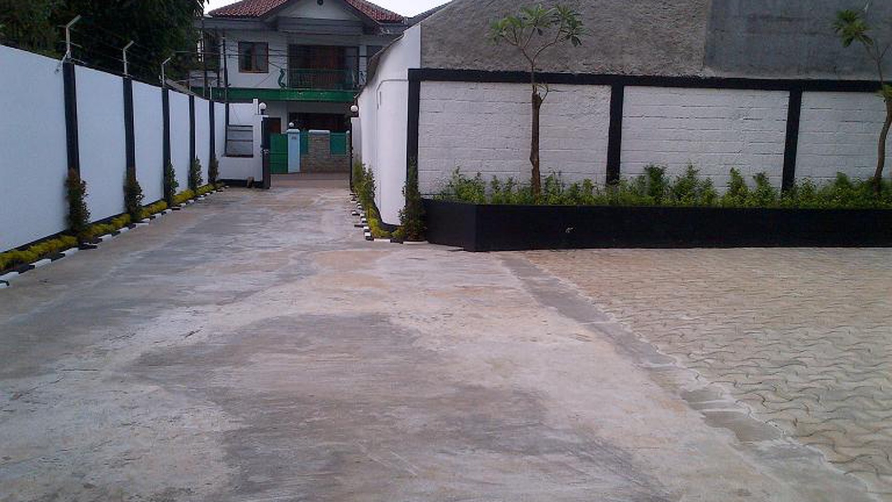 Big Yard House for Office in Kemang