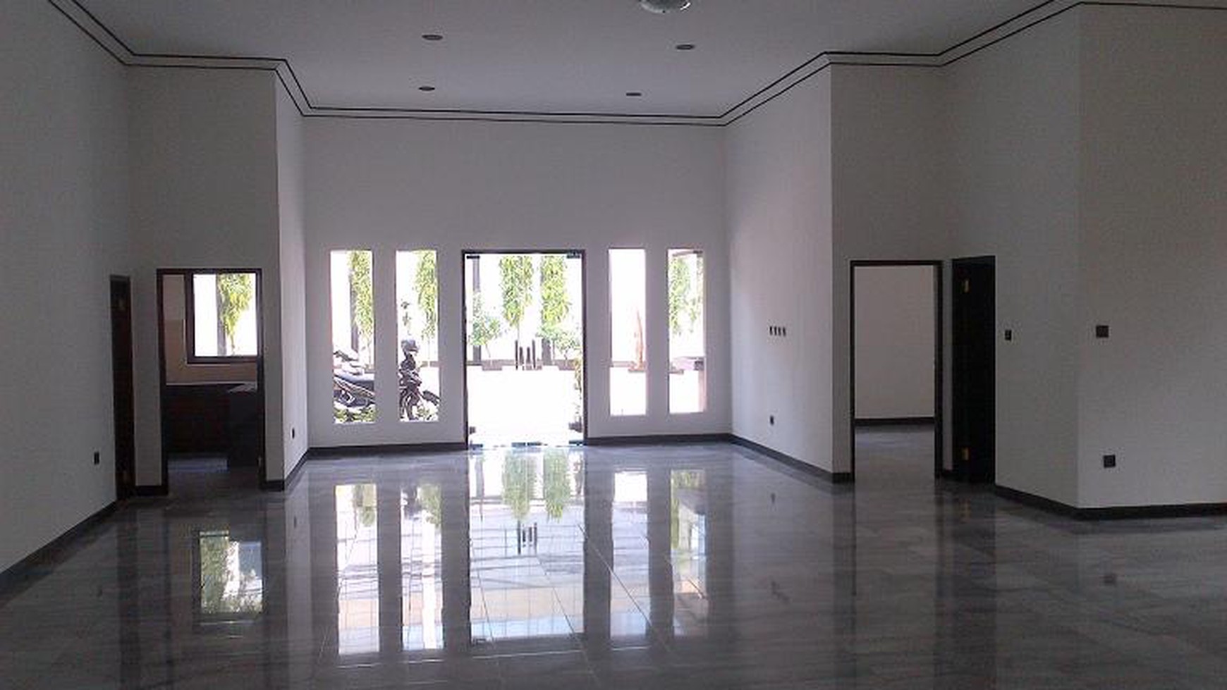 Big Yard House for Office in Kemang