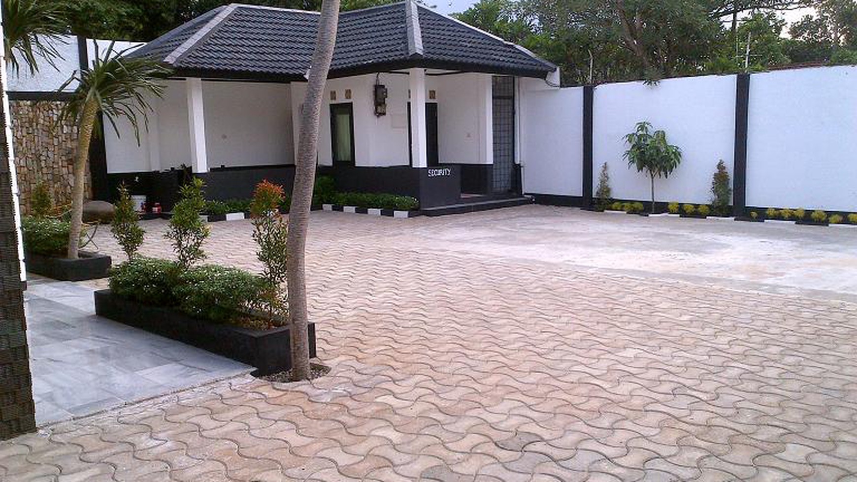 Big Yard House for Office in Kemang