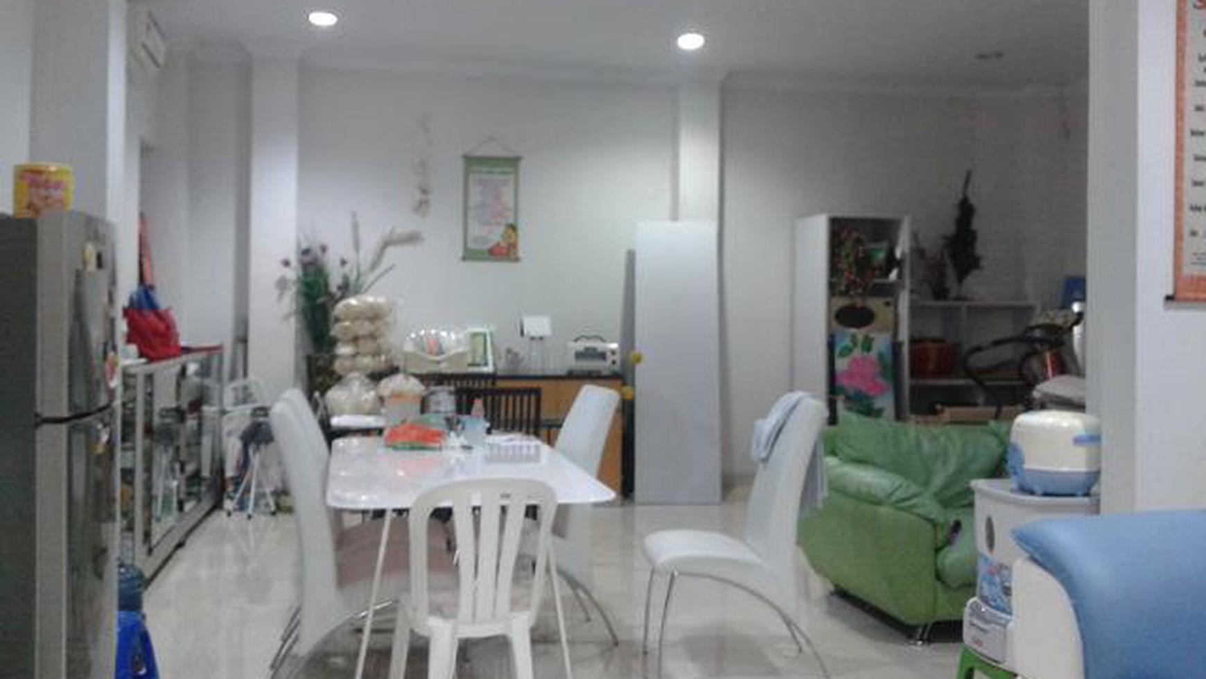 Rumah Mewah Depan Taman Lokasi Terdepan, Harga siap Nego.